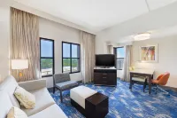 Embassy Suites by Hilton Alexandria Old Town Отели рядом с достопримечательностью «Контрабандс энд Фридмен Семетери Мемориал»