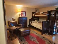 Mountain side Top Floor Condo, heated pool, spa, sauna & short walk to chairlift
