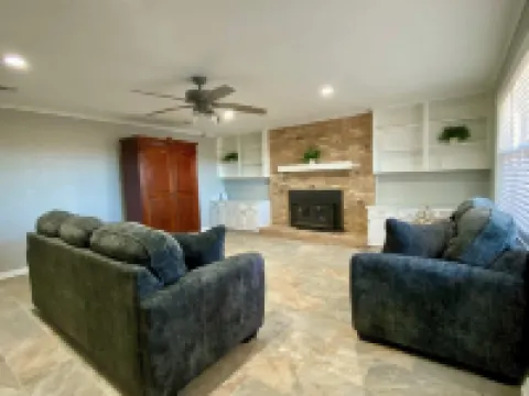 Charming, newly remodeled 2-bedroom duplex near Carthage w/ AC, fast WiFi 帕諾拉縣住宿飯店