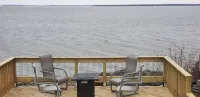 Toledo, lakeside home 3 bdrm sleep 7 on Lake Erie with 4 decksto choose from.