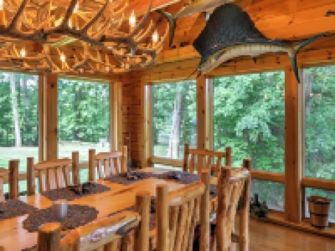 NEW! FOLEY'S LOG CABIN with Hot Tub Hotels in Shawangunk