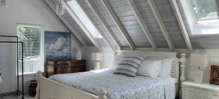 Beautiful Large Sun-drenched Artist Loft Studio Hotels in Jensen Beach