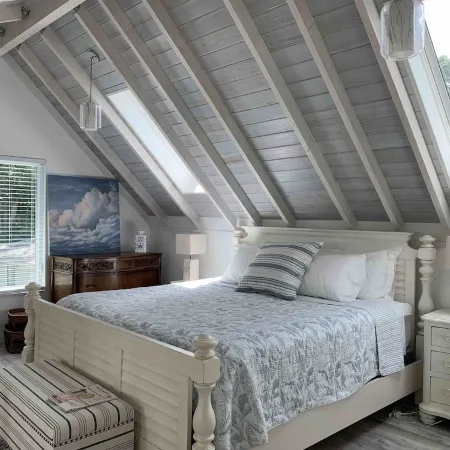 Beautiful Large Sun-drenched Artist Loft Studio
