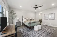 Modern, large, hot tub, lake views! 5 min. to Deer Valley, dedicated work space