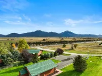 The Trout House- An Authentic Montana Cabin, Perfect for Yellowstone Adventures! Hotels in Pray