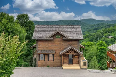 Stunning Views Game Room~4300'~Sleeps 12~Hot Tub~Firepit Table~Hatley Pointe Ski North Carolina Welcome Center 주변 호텔