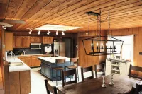 4B Lakefront home off M22 with access to Lake Michigan! Hotels in Onekama Township