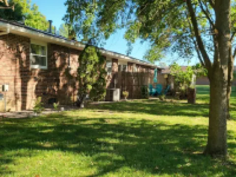 Shady Shelter - Quiet Comfort, Family Friendly - close to everything! 奧爾尼酒店