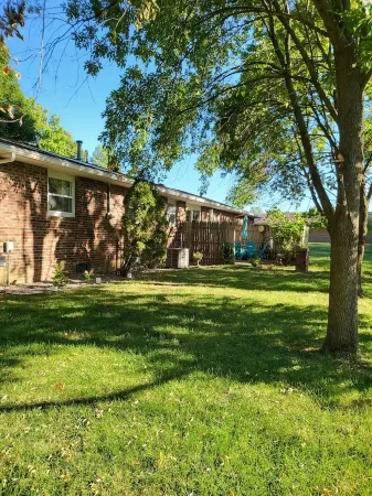 Shady Shelter - Quiet Comfort, Family Friendly - close to everything!