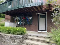 CHARMING FAMILY CHALET w/ Great Location, Outdoor Hot tub on Edson Hill