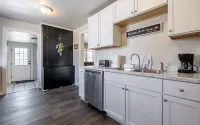 Lovely DOWNTOWN CODY: Salsbury Corner Cottage