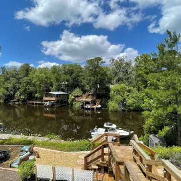 Sportsman's Bluff sits high above a deepwater canal with the river minutes away!