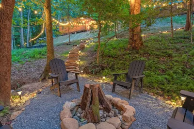2 Bedroom Cabin in DuPont State Park with Loft, Hot-Tub, and Sauna(Read Rules)
