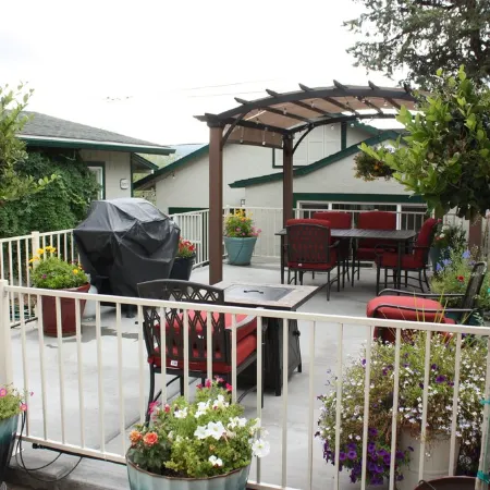 Quaint Cottage Close to Downtown and Dog Friendly!