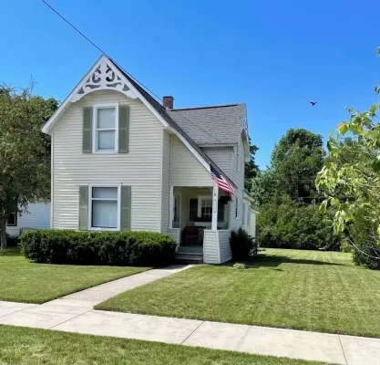 Ideal Boyne City location steps from Peninsula Beach and Harborage Marina