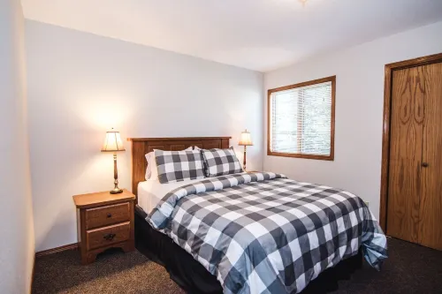 Aspen Cozy 2 Bed/2 Bath Condo Unit #8 on Golf Course with Hot tub/ Sauna/ Pool