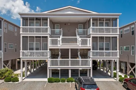 OCEANVIEW, 3 MIN WALK TO BEACH, KID-FRIENDLY, LINENS INCLUDED, FULLY STOCKED