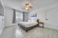 Casita w/ Heated Salt Water Pool 팜비치 군 컨벤션 센터 주변 호텔