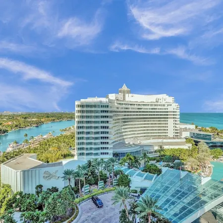 Ocean view corner suite. 2 Balconies, full kitchen, washer/dryer. No resort fee!