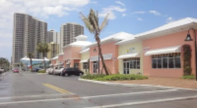 New Listing - 3 Min Walk-Beach, Hot Tub, Tennis, Wi-Fi