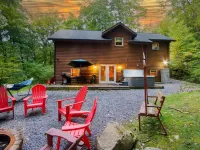 Private retreat with Nature at its best! Hot Tub, Lake & ski, Arcade & Games. Hotels in Garrett County