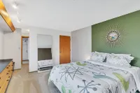 Mid-Century Modern Dream Getaway