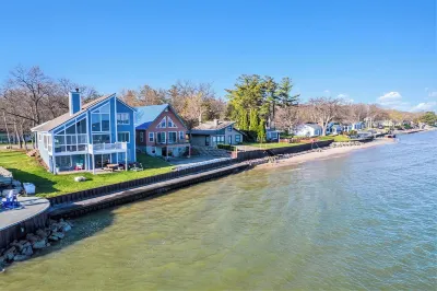 Beachfront home minutes from downtown Caseville - panoramic views of Lake Huron! Hotels near Dizzy Daisy Winery and Vineyard