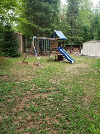 Cabin Tucked in the Woods! Direct Trail Access. Very Well Maintained. Отели в г. Пембин