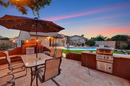 Spring Training, Heated Pool, Big Yard, Grill, Quiet Neighborhood
