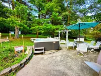 Beautiful property with hot spa and private swimming pool. Has king bed & more.