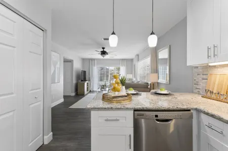 Tampa Getaway, Large Yard! Attractions nearby! I275, I4, stadiums, beaches! Отели в г. Лейк-Магдалин