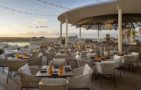 Chic Palm Beach Cove Guesthouse with Zen Garden