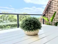 Newly renovated top floor apartment with beautiful views and a pool to enjoy.