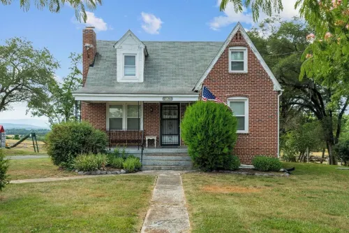 Charming 2-bedroom house with WiFi, AC, Gorgeous Views in serene Middletown