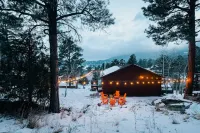 NEW Hot Tub + Arcade + Fire Pit + Mtn Views Отели рядом с достопримечательностью «Слотерхаус Трейл Хед»