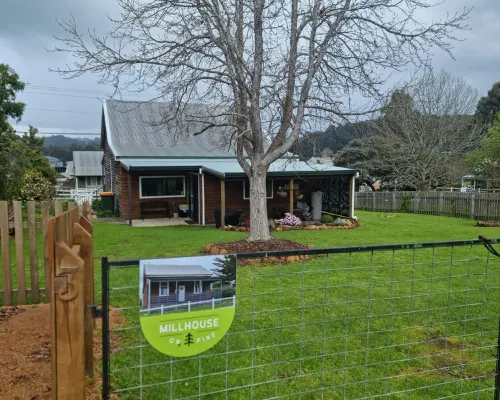 Heritage Timber Cottage - close to shops & amenities Hotels in Pemberton