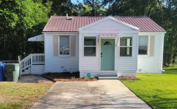 Charming 2-Bedroom, 1-Bath bungalow