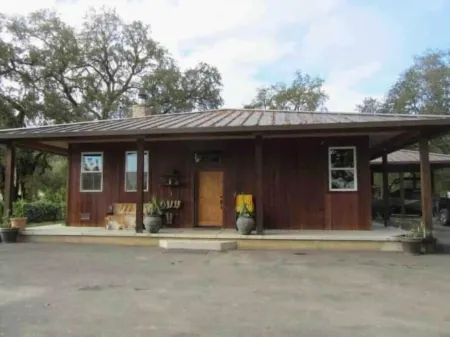 Gather- beautiful ranch rented as full home Отели рядом с достопримечательностью «Сарацина Вайнярдс»