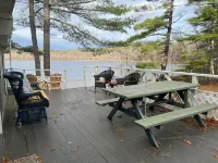 Sweet waterfront cottage, stunning sunsets, private, sleeps 4-8
