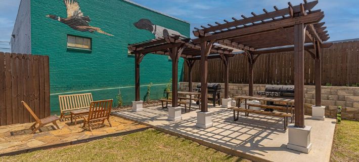 Luxe Downtown Townhouse – Walkable, Stylish & Spacious Hotels in Smith County