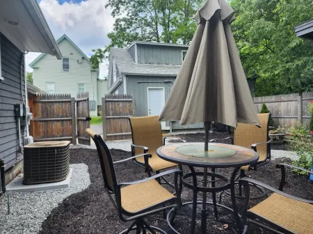 Guest house walking distance from historic downtown Littleton