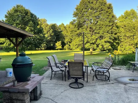 Cozy 4-bedroom house in adorable Watervliet with fitness room, WiFi