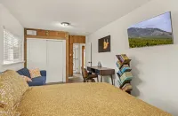 Downtown Quartet - 4 Bungalows w/Fenced Yards, AC, W/D, Smart TVs, & Speedy WiFi