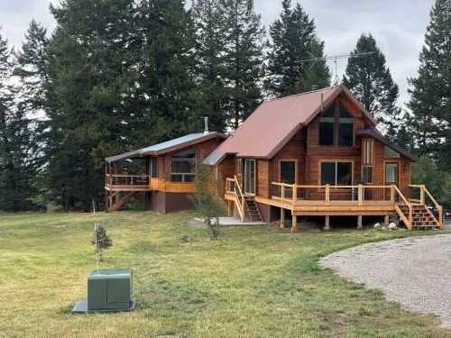 Cozy Strawberry Creek Cabin with WiFi Bordering Forest in Bedford, WY