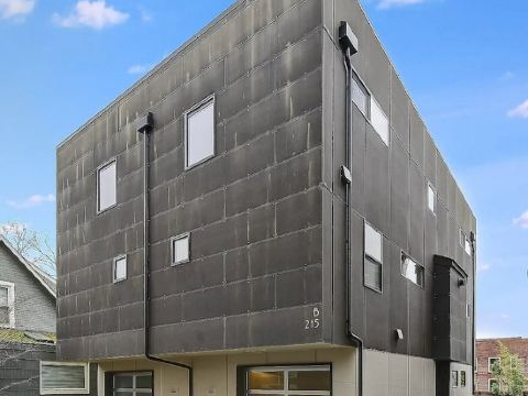 Stroll to Pike/Space Needle from a Cap Hill Loft