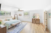 4BR, Dog Friendly, Fenced Yard and Walking Distance to Beach w/ Beach Supplies