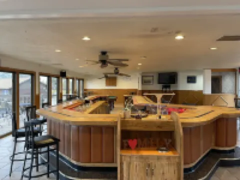 Spacious Bayside Retreat in Door County. All the views and not the traffic.