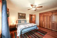 Relax in Natures Beauty: Private Log Cabin with Spacious Open Living Area