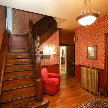 Large, kid friendly, private home on a brick street, 10 mins from downtown