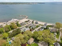 Beach Cottage, Private Beach and Pass Hotels in Niantic